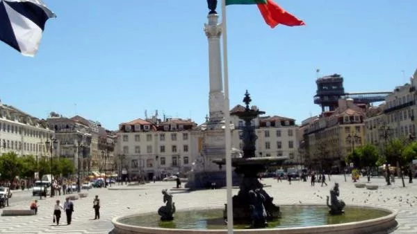 Португалия отстъпи - няма да намалява заплатите