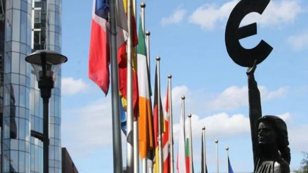 ЕС ще се разширява въпреки кризата