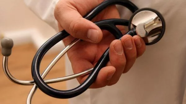 Лекуват безплатно българи в Англия