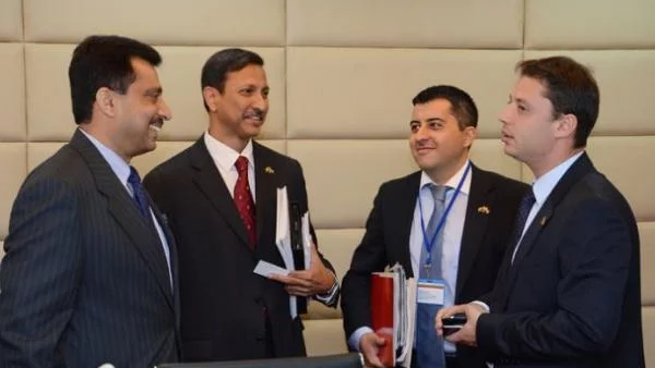 Индийци ще правят хидравлични цилиндри и трактори в България