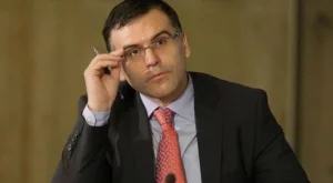 Файненшъл Таймс: Дянков раздели вложителите