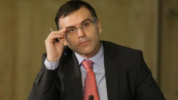 Файненшъл Таймс: Дянков раздели вложителите