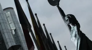 Микс от положителни новини засили еврото