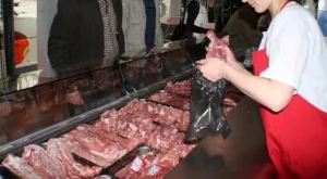 Тръгват проверки за месо с оцветители