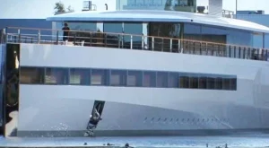 Последният шедьовър на Джобс потегли (видео)