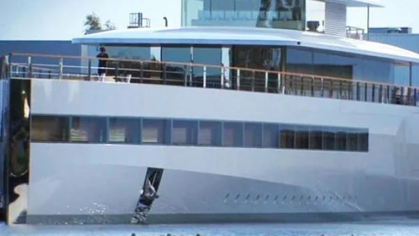 Последният шедьовър на Джобс потегли (видео)