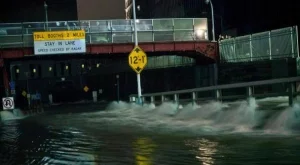 Метрото в Ню Йорк под вода, АЕЦ под тревога