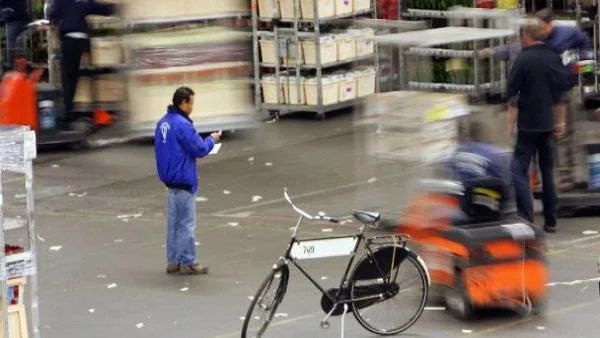 Холандия запазва бариерите за наши работници