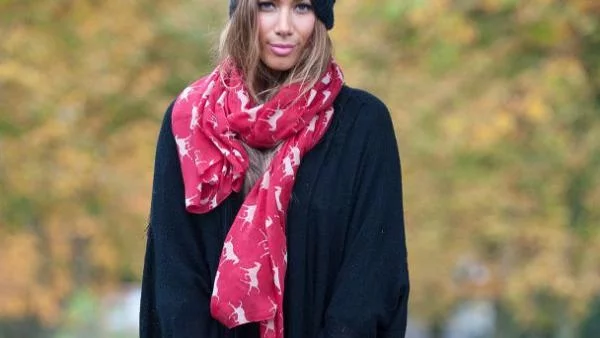 Модерни шапки и шалове за студените дни