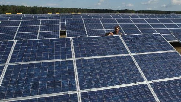 ЕС разследва дъмпингов внос на китайски соларни панели