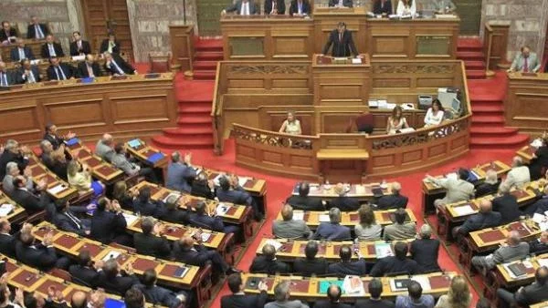 Гърция гласува нови мерки за икономии