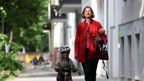 Да падне прагът за детски помощи предлага партията на Кунева