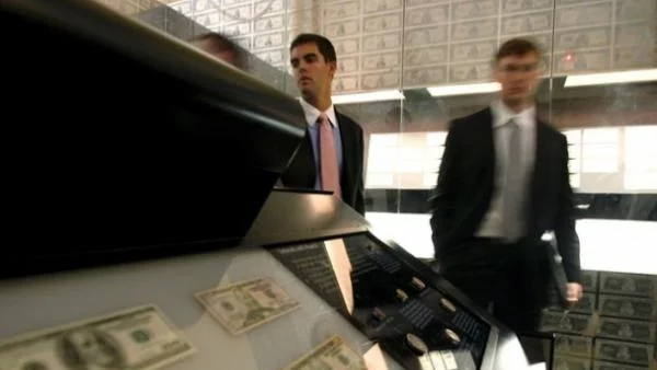 Фед не изключва силна рецесия през 2013 г.