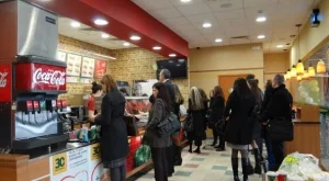 Сабуей завладява родния пазар за бързо хранене