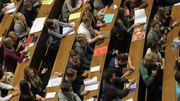 Броят на чуждестранните студенти в САЩ удари рекорд