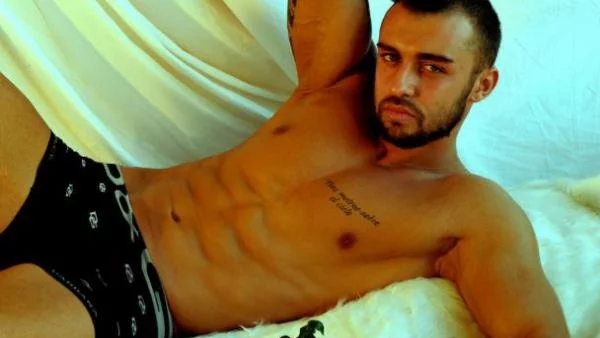 Запознайте се с новия секси участник в Big Brother