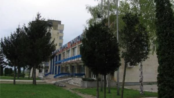 24-годишен българин иска летище Горна Оряховица