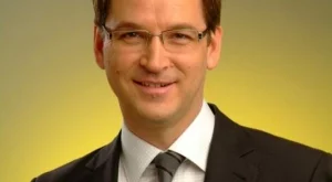 2012/12/04/0648048001380570436