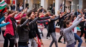 Флашмоб – новата младежка субкултура или бягство от самотата?