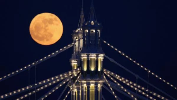 Частна компания ще праща хора на Луната