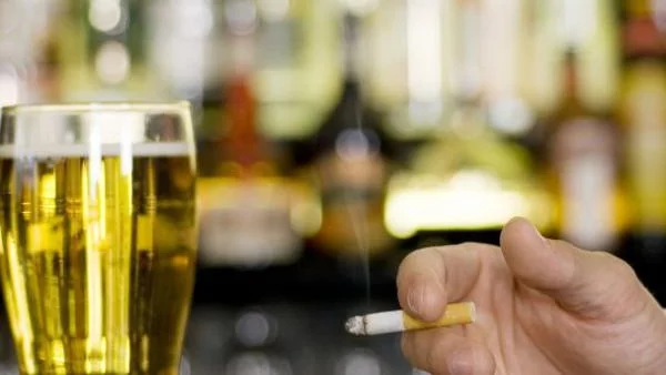 От 15 декември заведенията пускат пушачите