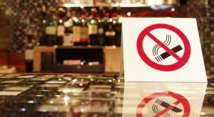 Протестират срещу отмяна на забраната за пушене