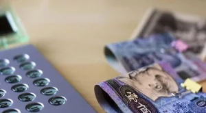 Йената пада след резултатите от изборите в Япония