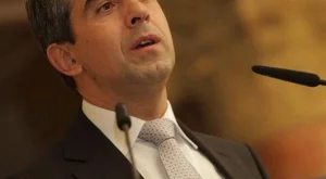 2012/12/18/0845428001380569743