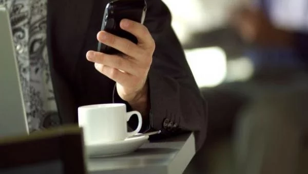 Самсунг бие Епъл при смартфоните, звездата на Нокиа залезе