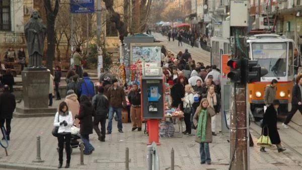 Забогатяхме покрай кризата - пестим повече и харчим по-малко