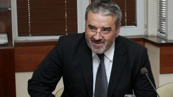 Необходима е помощ за тези, които не могат да си плащат водата, смята Семерджиев