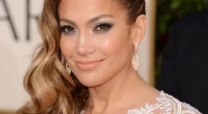 Тенденция от Златните глобуси - къдрици на една страна