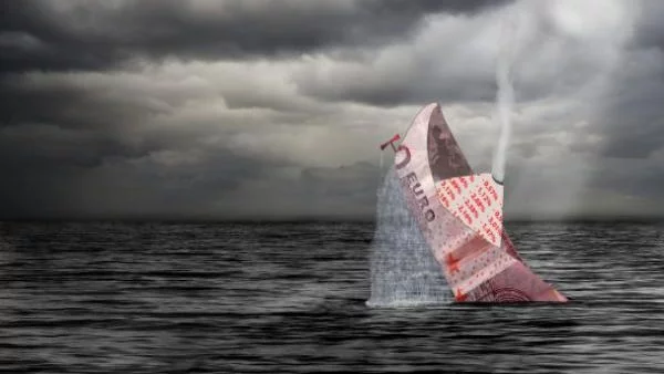 Пореден срив на йената след драматични разпродажби