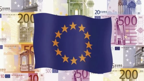 Йената задържа позициите си спрямо долара и еврото