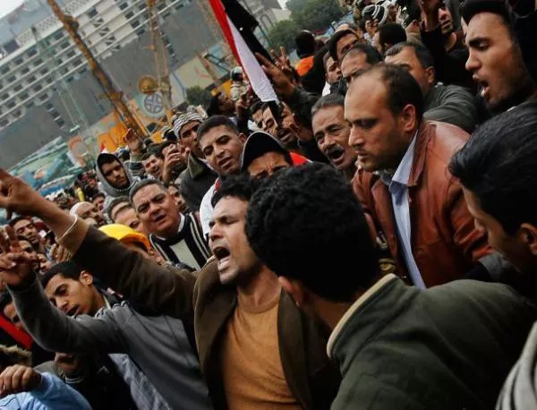 22 жертви при безредици в Египет, опозицията плаши с бойкот