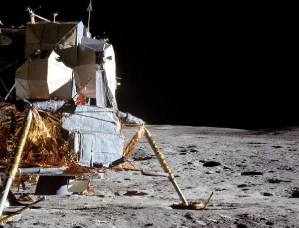 Резултат с изображение за „Аполо 14 потегля към Луната.“"