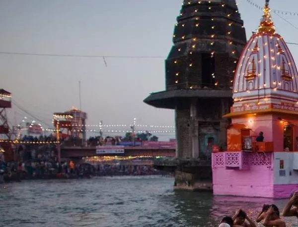 Трагедия по време на един от най-големите свещени ритуали в Индия

