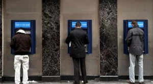 Barclays освобождава 3700 служители