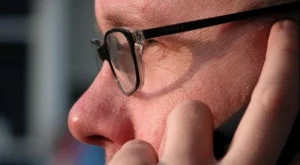 На първо четене: НС прие закон срещу злоупотребите на мобилните оператори