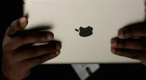 Apple задължи директорите си да влагат три заплати в акциите на компанията