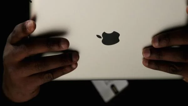 Apple задължи директорите си да влагат три заплати в акциите на компанията