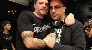 Анелия и Куката купонясват на черно парти