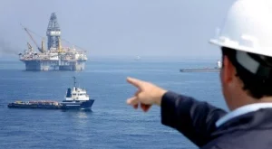 Роснефт и Exxon почват сондажи в Арктика година по-рано от предвиденото