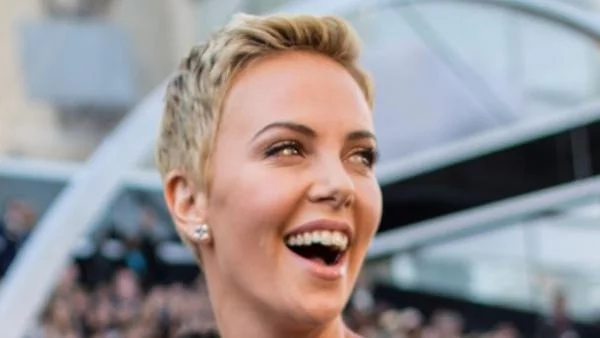 Чарлийз Терон с колекция дънкови облекла