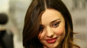 Миранда Кер катастрофира, Орландо Блум я лекува