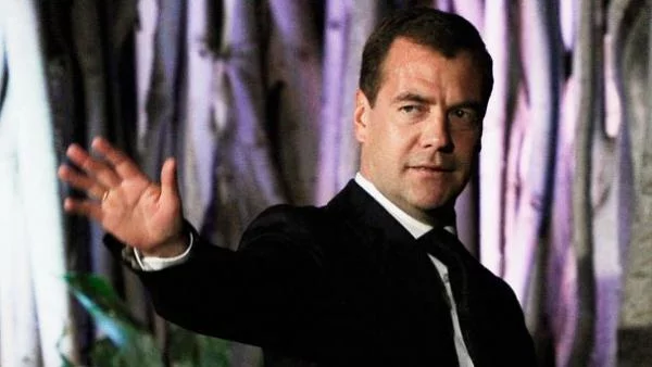 Медведев: Русия трябва да създаде офшорни зони на територията си