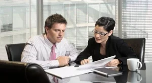 Бизнесът и домакинствата пестят