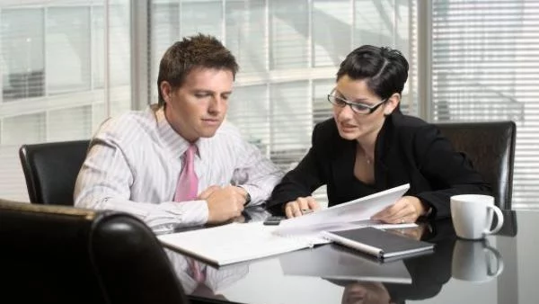 Бизнесът и домакинствата пестят