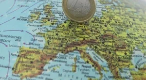 Еврото достигна четиримесечно дъно спрямо долара