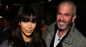 Ким Кардашиян не сваля впитите секси рокли